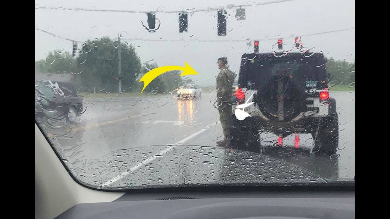 U.S. Soldier Snapped Standing To Attention In The Pouring Rain – Let’s Pay Him Tribute